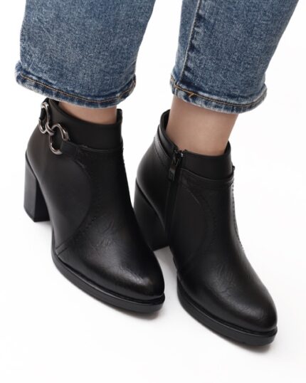 راهنمای خرید کفش یلدایی: بهترین مدل‌های زنانه و دخترانه برای شب یلدا